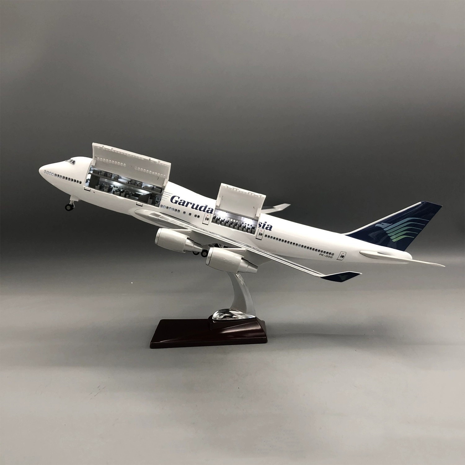 Model Kit Indonesia - 새로운 캐빈 도어 개폐 가능 가루다