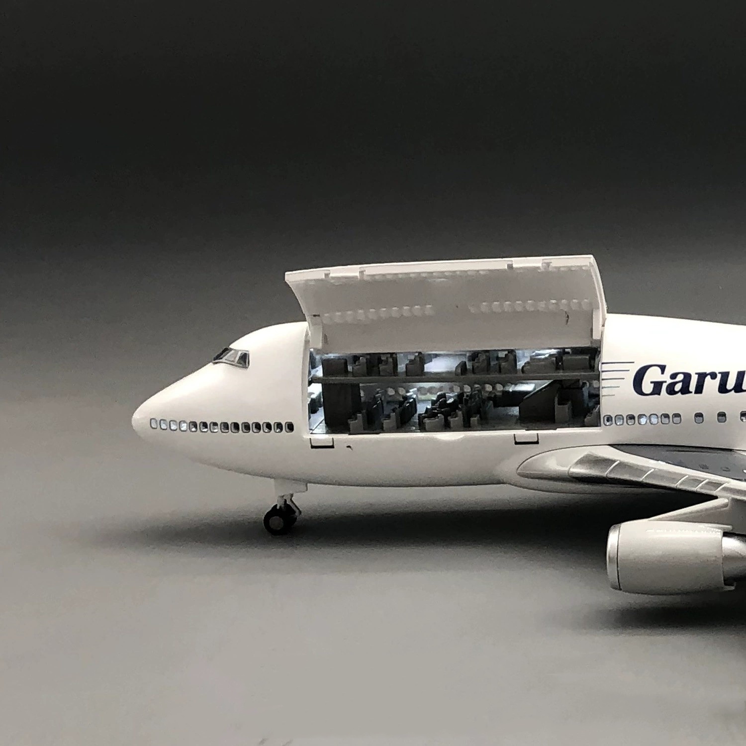 새로운 캐빈 도어 개폐 가능 가루다 인도네시아 B747 - Model Kit Indonesia 리뷰 및 가격